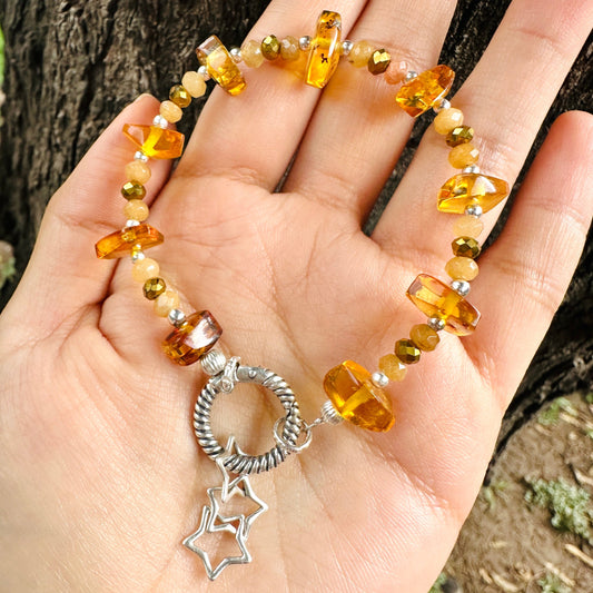 Brazalete de ámbar y cristales